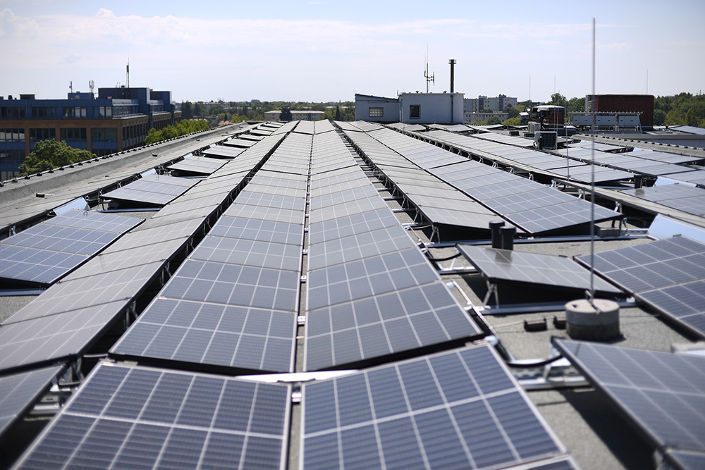 kingspan-cubierta-deck-pir-fotovoltaica